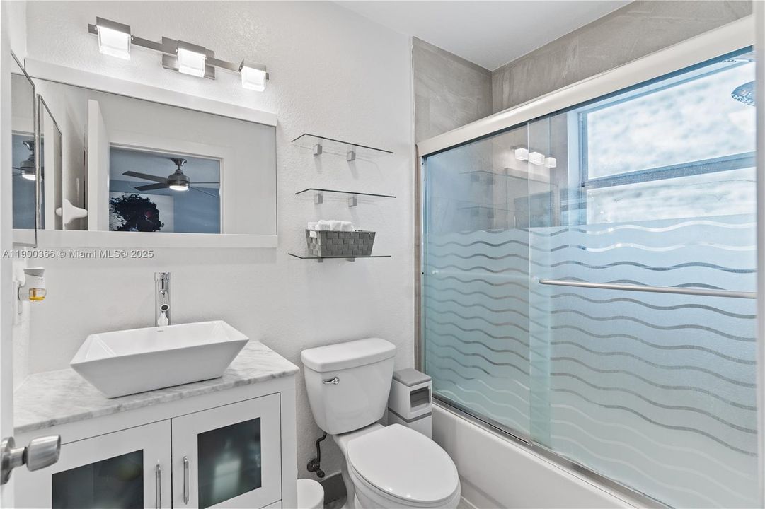 待售: $280,000 (2 贝兹, 2 浴室, 1166 平方英尺)