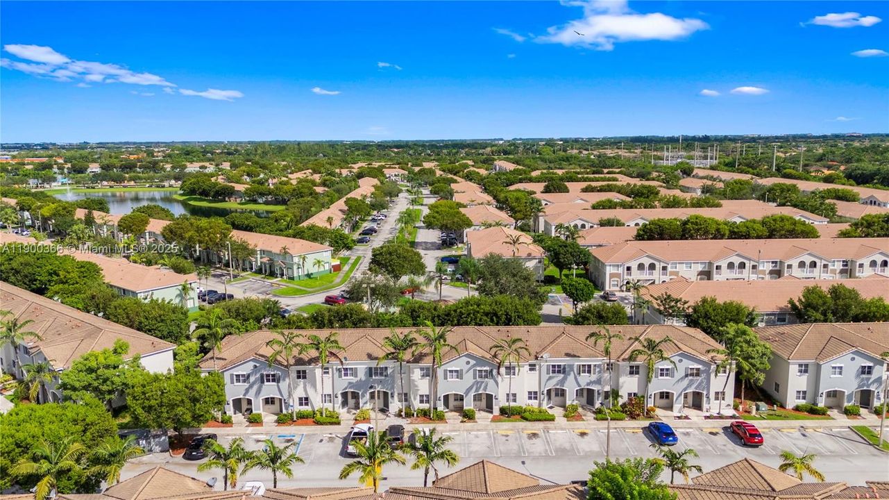 待售: $280,000 (2 贝兹, 2 浴室, 1166 平方英尺)