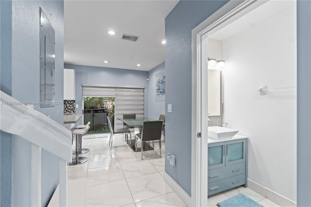 待售: $280,000 (2 贝兹, 2 浴室, 1166 平方英尺)