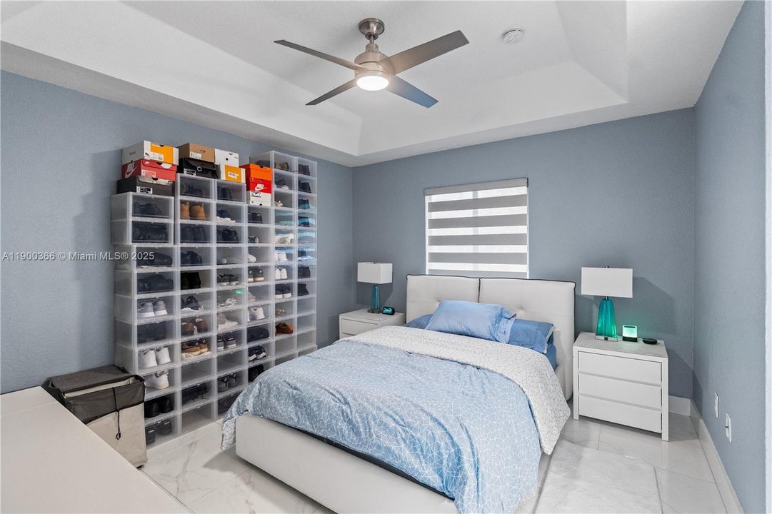 待售: $280,000 (2 贝兹, 2 浴室, 1166 平方英尺)