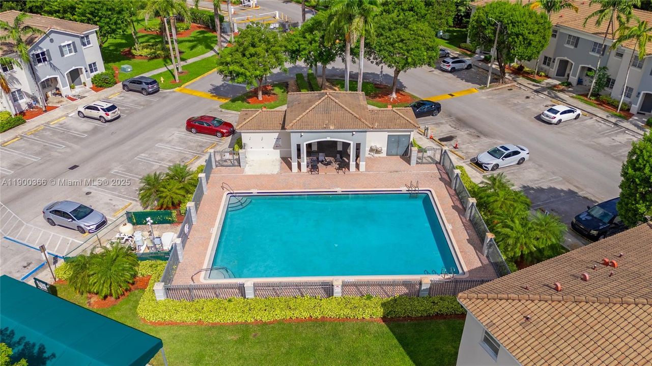 待售: $280,000 (2 贝兹, 2 浴室, 1166 平方英尺)