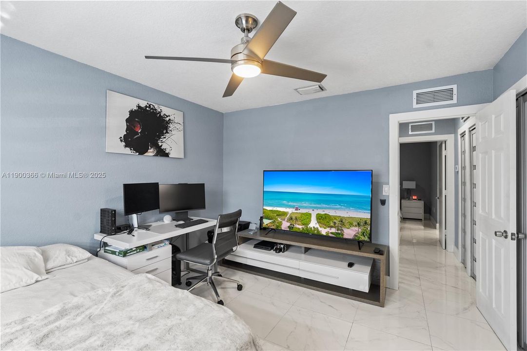 待售: $280,000 (2 贝兹, 2 浴室, 1166 平方英尺)