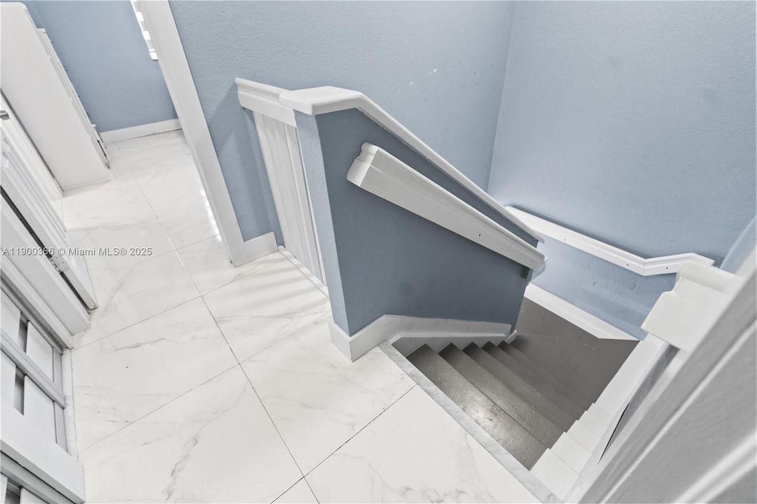 待售: $280,000 (2 贝兹, 2 浴室, 1166 平方英尺)