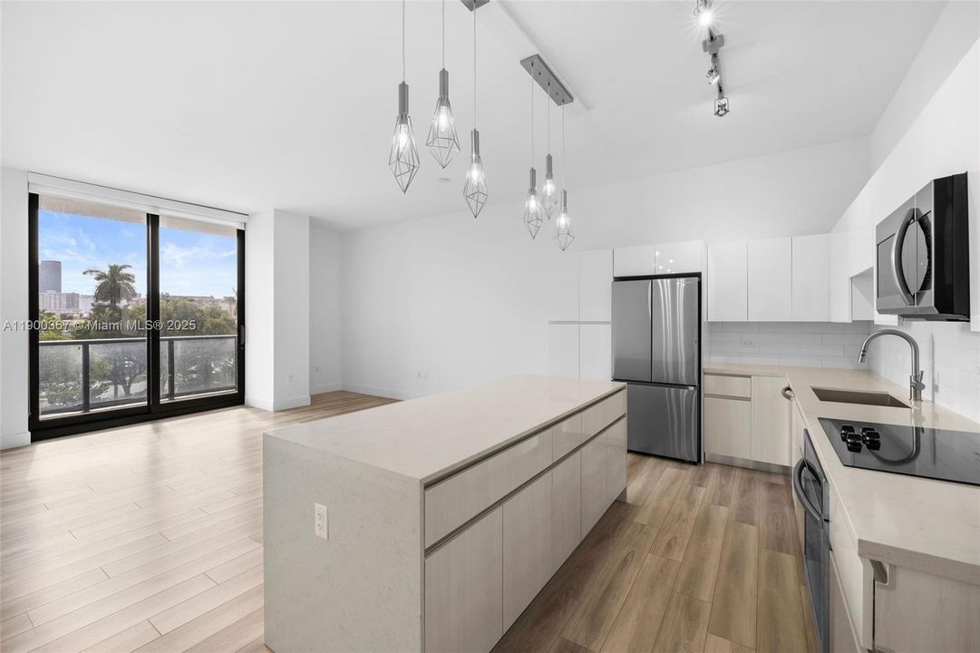 Active With Contract: $3,333 (1 beds, 1 baths, 1036 Square Feet)