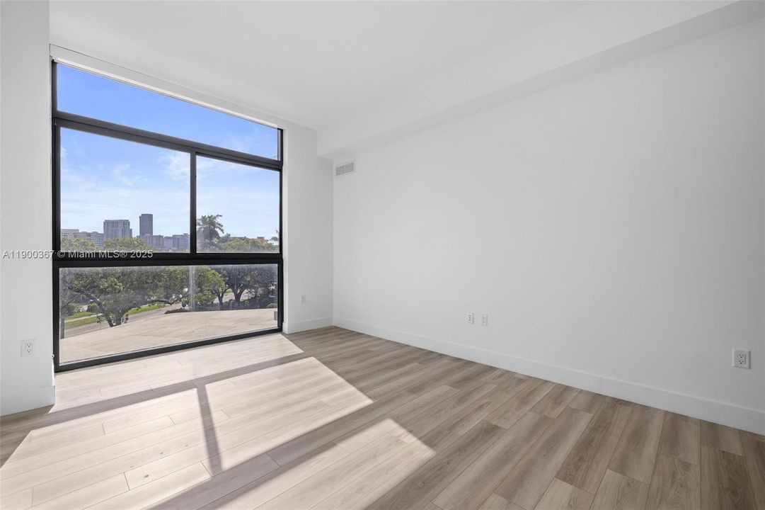 Active With Contract: $3,333 (1 beds, 1 baths, 1036 Square Feet)