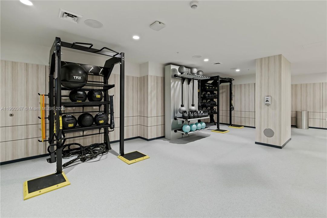 Active With Contract: $3,333 (1 beds, 1 baths, 1036 Square Feet)