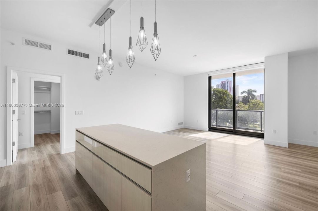 Active With Contract: $3,333 (1 beds, 1 baths, 1036 Square Feet)