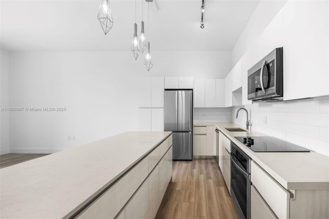 Active With Contract: $3,333 (1 beds, 1 baths, 1036 Square Feet)