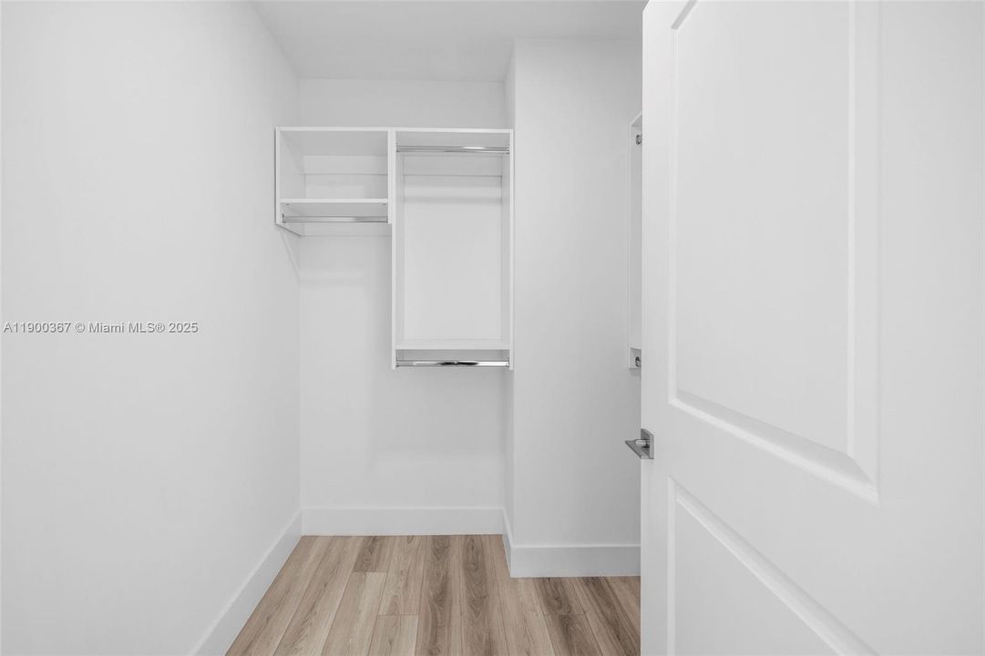Active With Contract: $3,333 (1 beds, 1 baths, 1036 Square Feet)