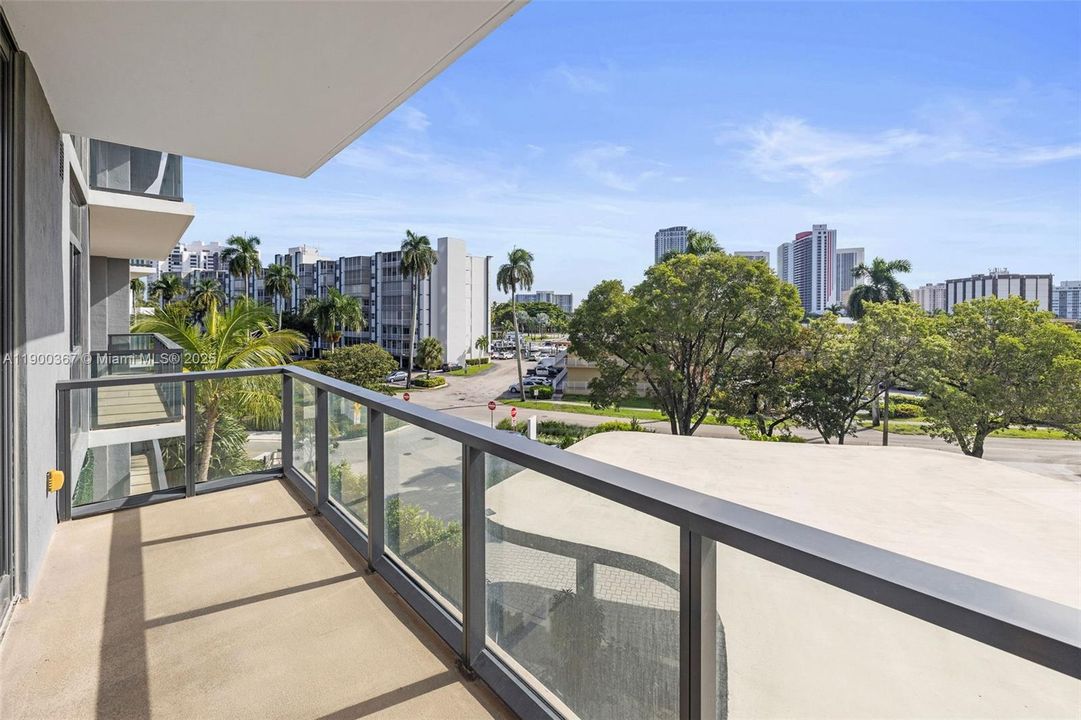 Active With Contract: $3,333 (1 beds, 1 baths, 1036 Square Feet)