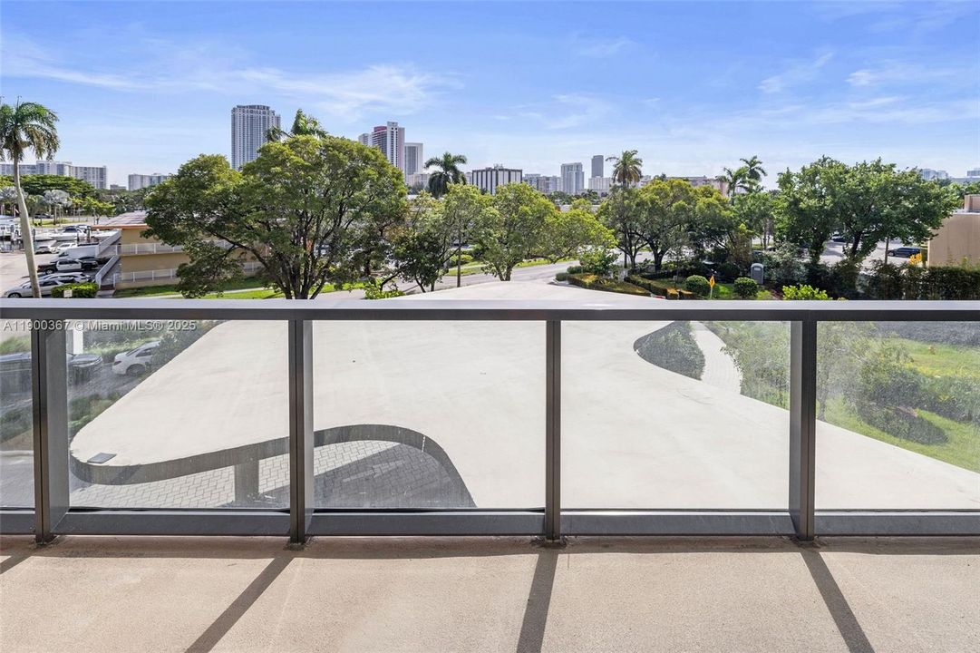 Active With Contract: $3,333 (1 beds, 1 baths, 1036 Square Feet)