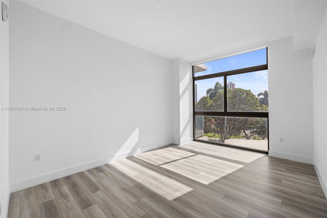 Active With Contract: $3,333 (1 beds, 1 baths, 1036 Square Feet)