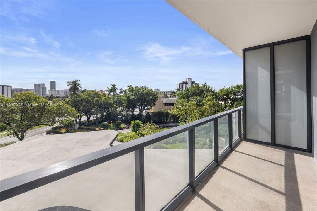 Active With Contract: $3,333 (1 beds, 1 baths, 1036 Square Feet)