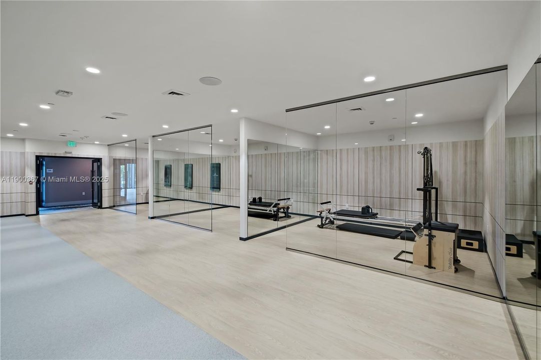 Active With Contract: $3,333 (1 beds, 1 baths, 1036 Square Feet)