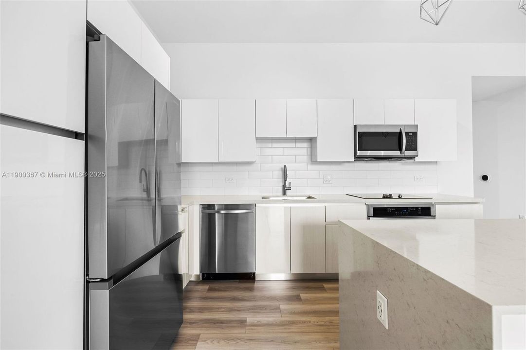 Active With Contract: $3,333 (1 beds, 1 baths, 1036 Square Feet)