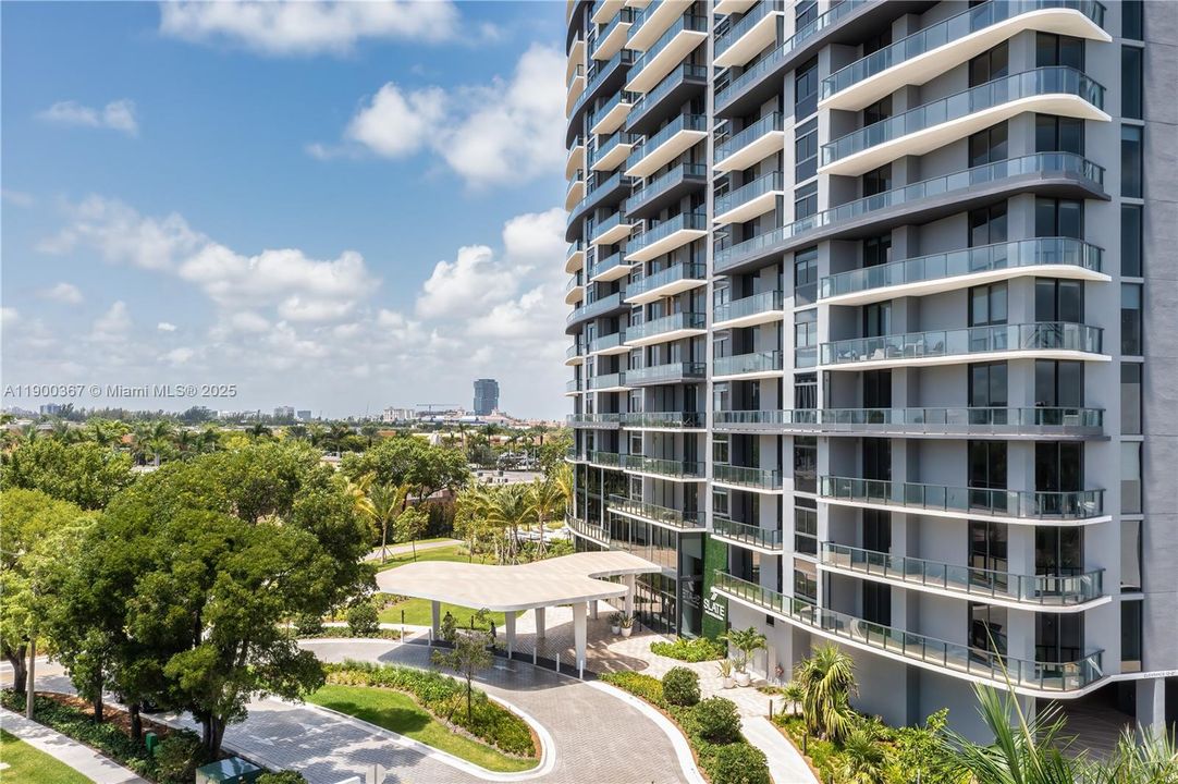 Active With Contract: $3,333 (1 beds, 1 baths, 1036 Square Feet)