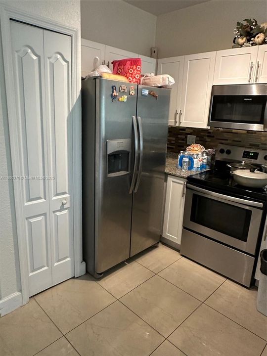 For Rent: $1,850 (2 beds, 2 baths, 914 Square Feet)