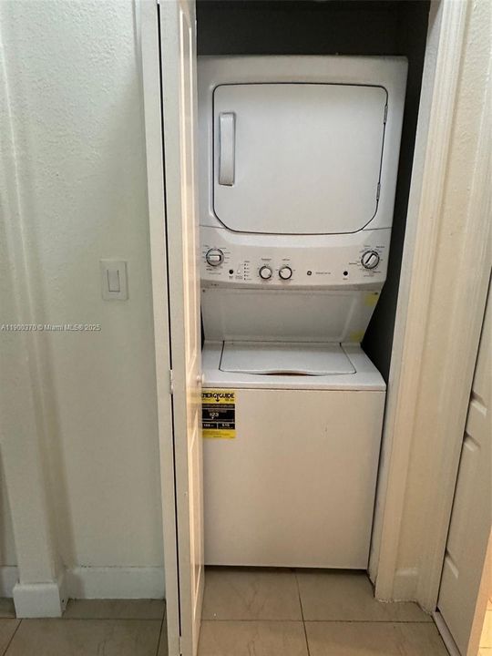 For Rent: $1,850 (2 beds, 2 baths, 914 Square Feet)