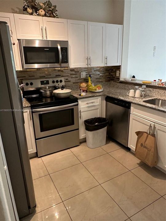 For Rent: $1,850 (2 beds, 2 baths, 914 Square Feet)