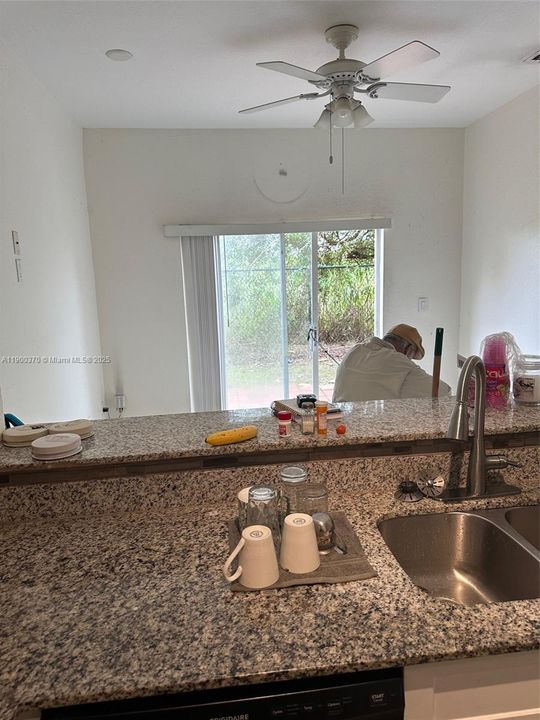 For Rent: $1,850 (2 beds, 2 baths, 914 Square Feet)