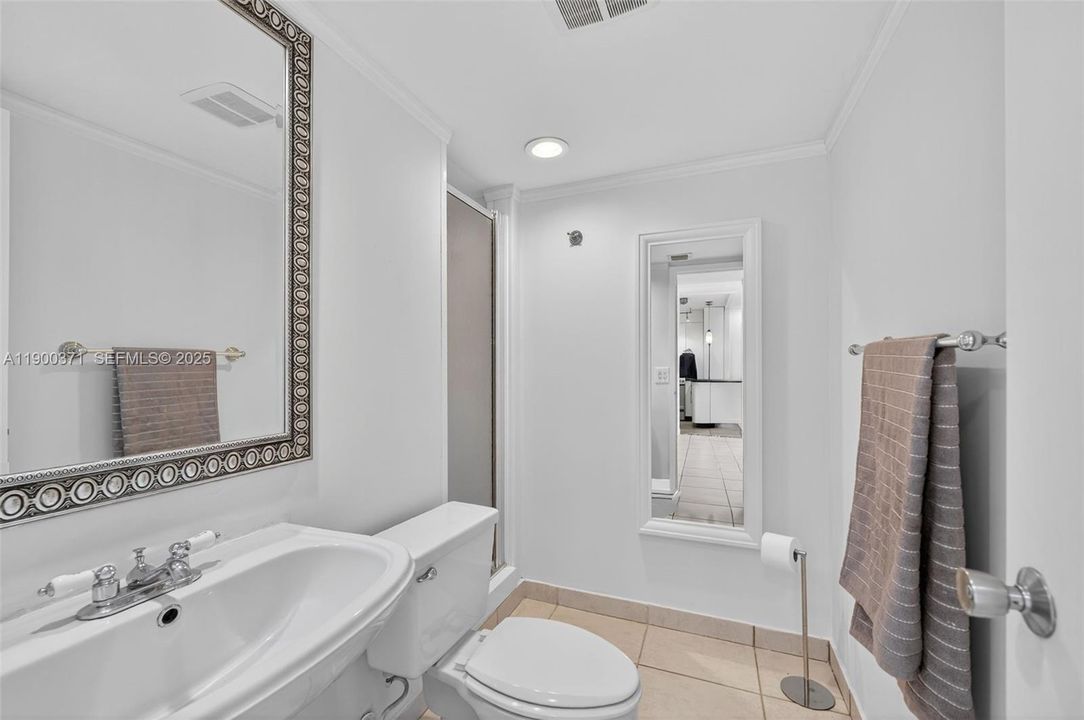 Под контрактом: $2,100 (2 спален, 2 ванн, 830 Квадратных фут)