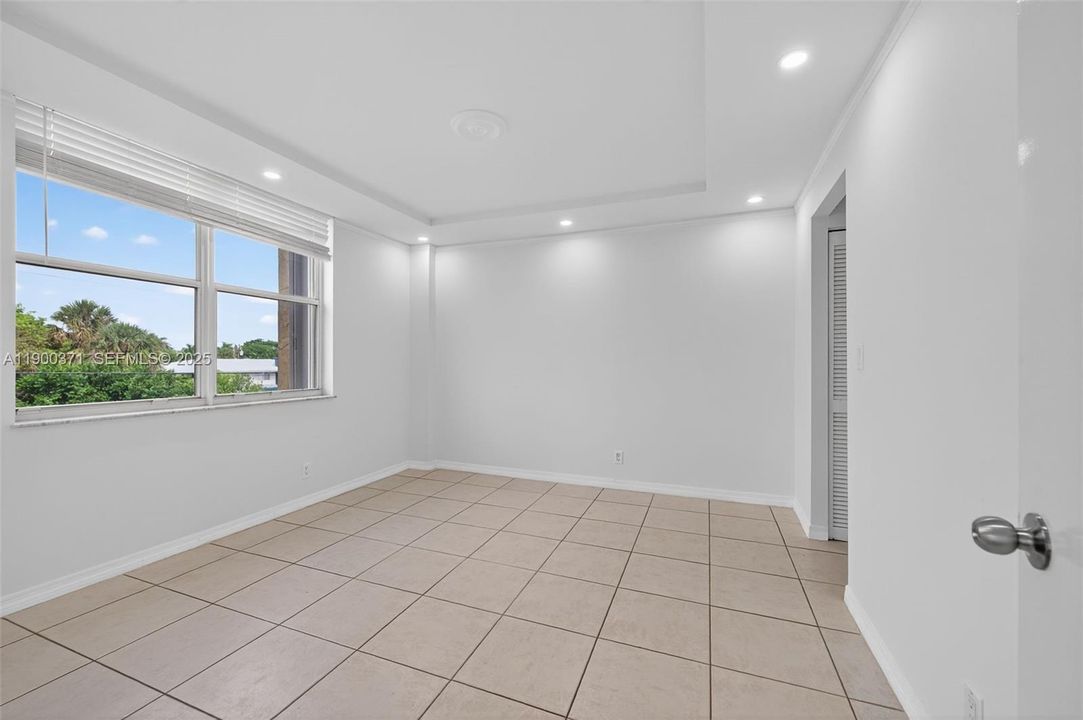 Main Bedroom w/ Trey Ceiling and High Hat Lighting.