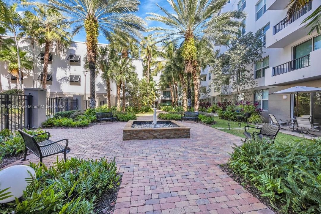 For Sale: $424,998 (2 beds, 2 baths, 1120 Square Feet)