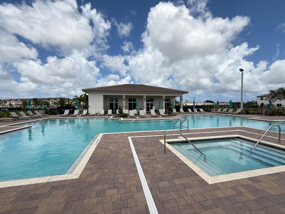 На продажу: $485,000 (3 спален, 2 ванн, 1331 Квадратных фут)