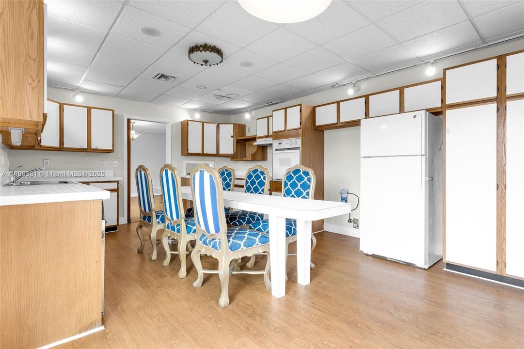 For Rent: $3,000 (4 beds, 4 baths, 3312 Square Feet)