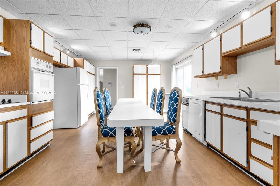 For Rent: $3,000 (4 beds, 4 baths, 3312 Square Feet)