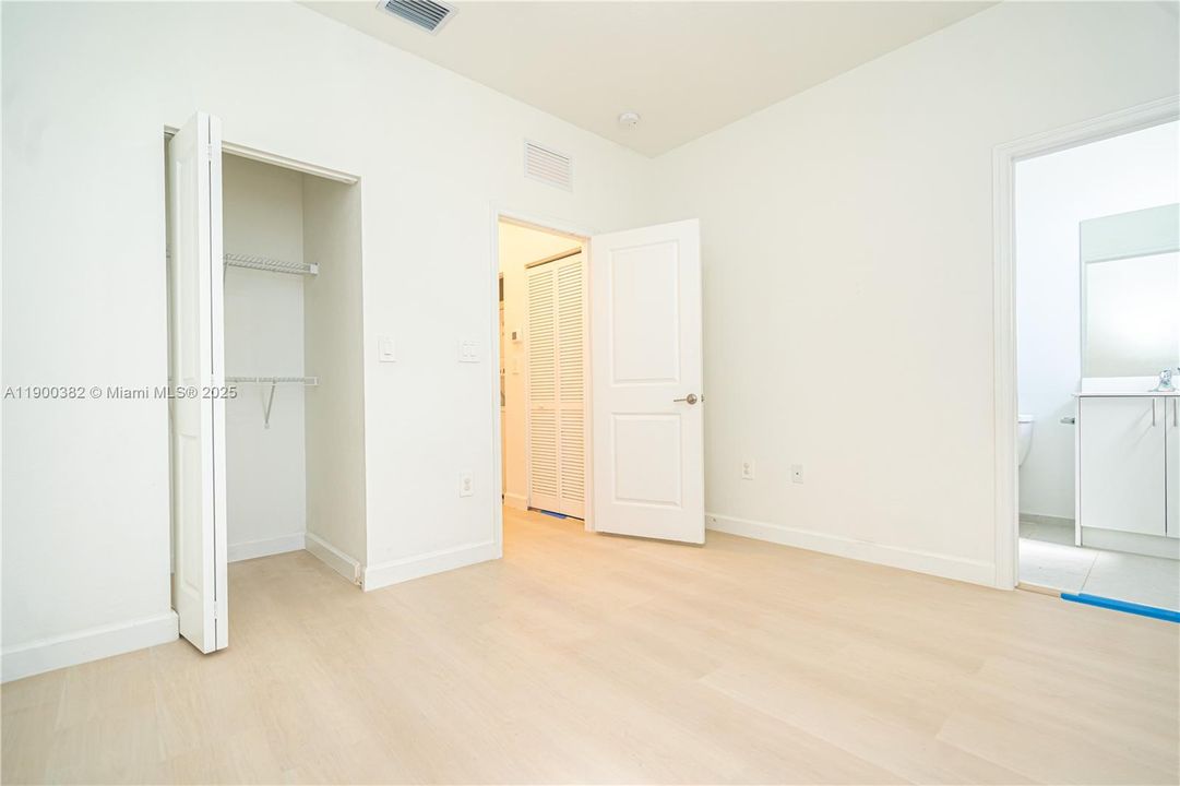 For Rent: $2,500 (3 beds, 3 baths, 1328 Square Feet)