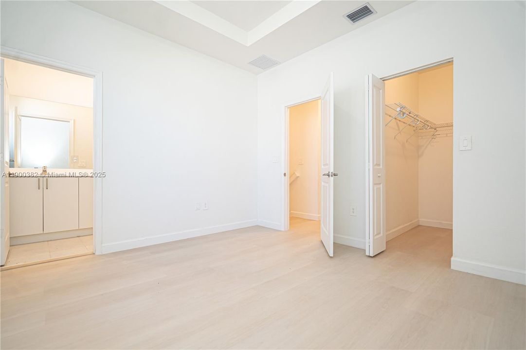 For Rent: $2,500 (3 beds, 3 baths, 1328 Square Feet)