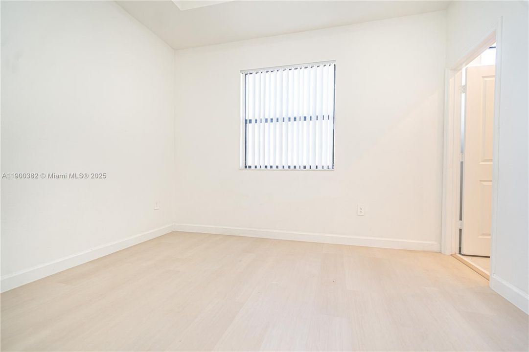 For Rent: $2,500 (3 beds, 3 baths, 1328 Square Feet)