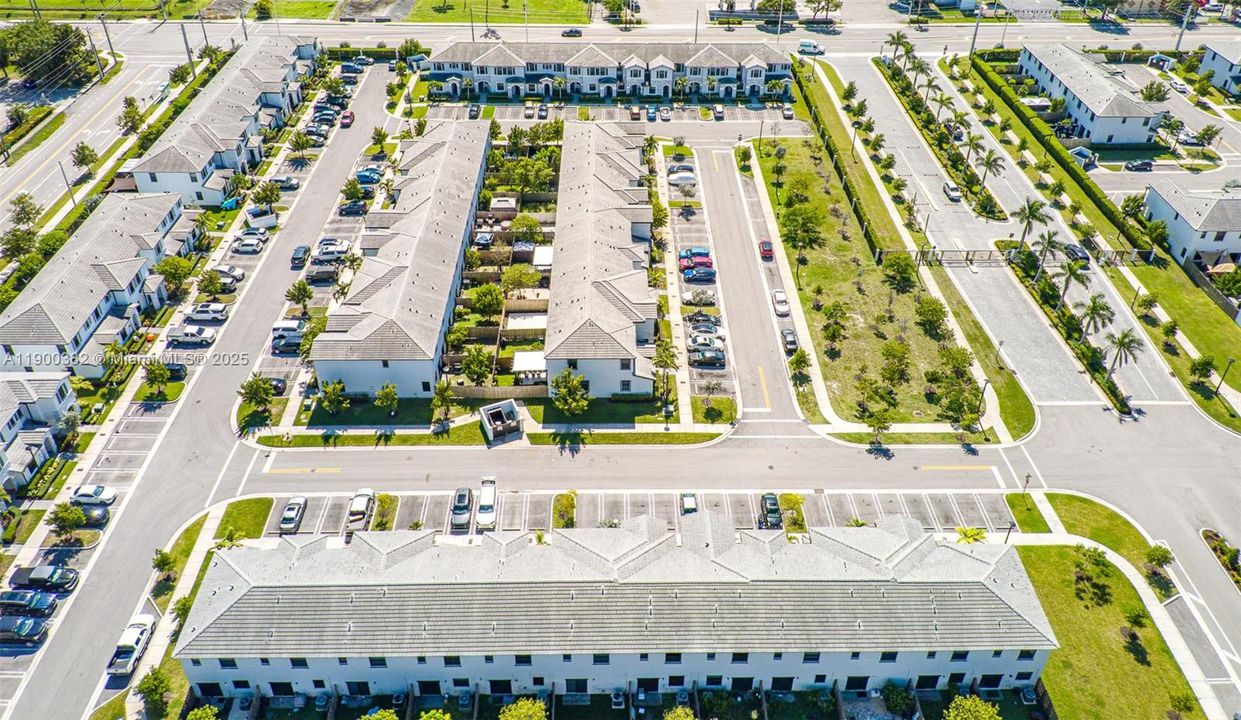 For Rent: $2,500 (3 beds, 3 baths, 1328 Square Feet)