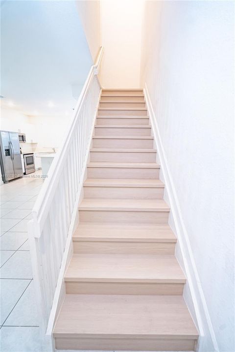 For Rent: $2,500 (3 beds, 3 baths, 1328 Square Feet)