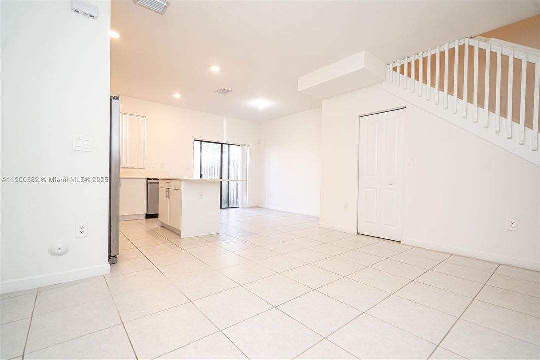 For Rent: $2,500 (3 beds, 3 baths, 1328 Square Feet)