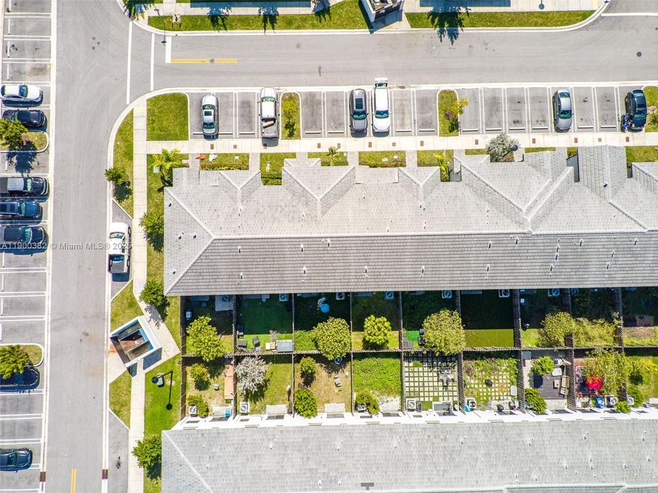 For Rent: $2,500 (3 beds, 3 baths, 1328 Square Feet)