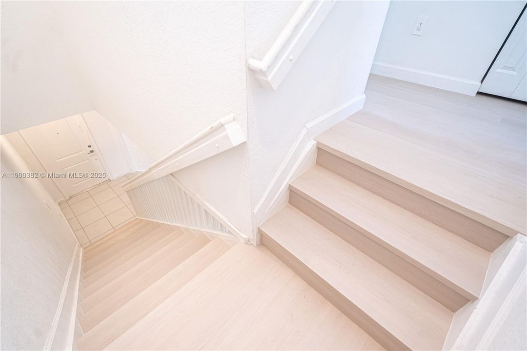 For Rent: $2,500 (3 beds, 3 baths, 1328 Square Feet)