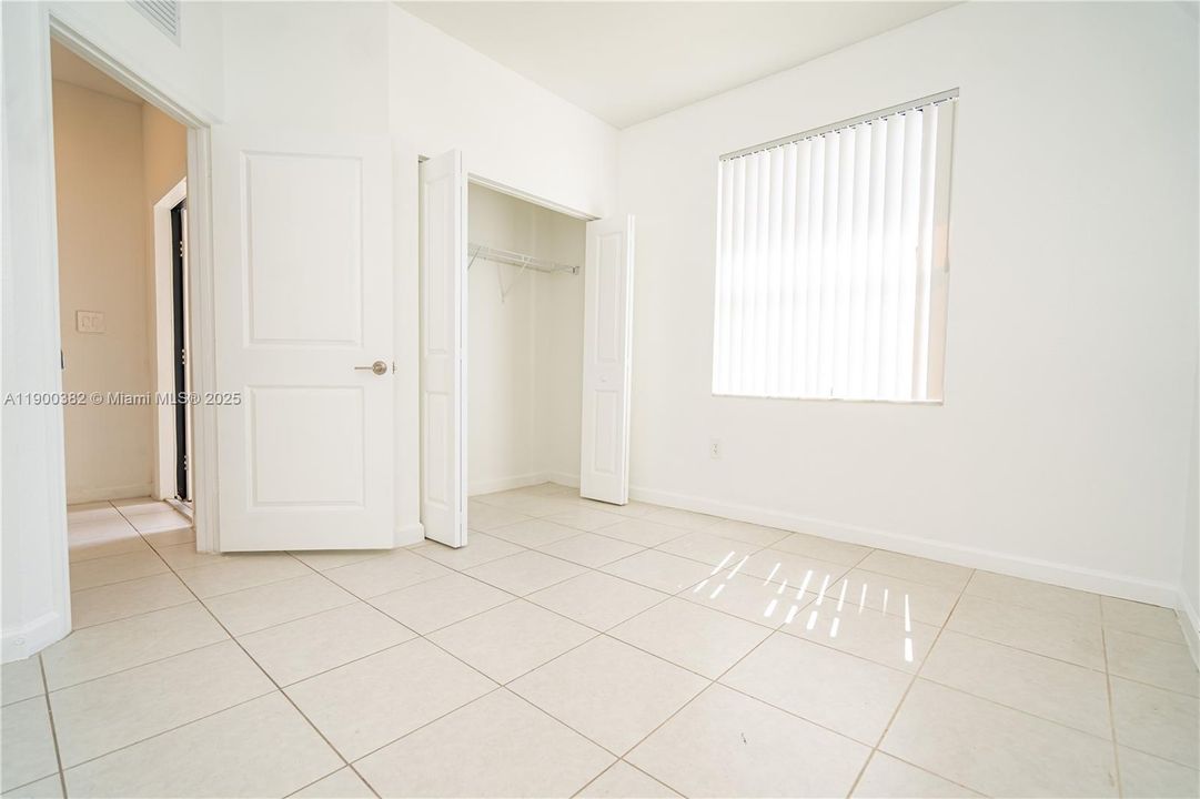 For Rent: $2,500 (3 beds, 3 baths, 1328 Square Feet)