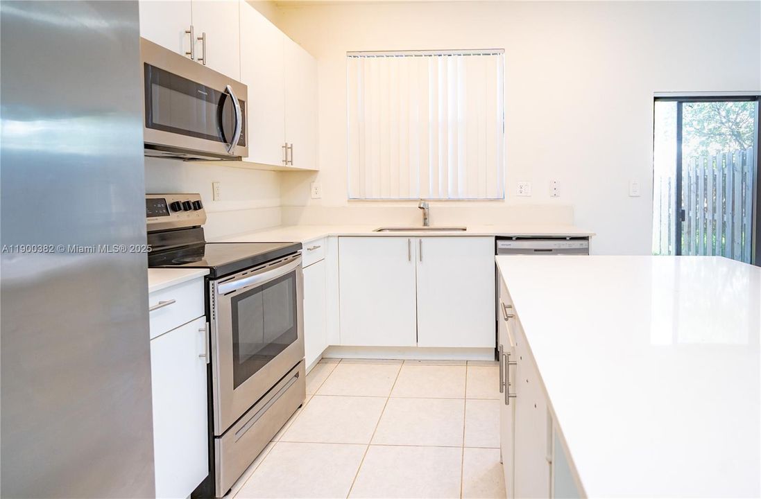For Rent: $2,500 (3 beds, 3 baths, 1328 Square Feet)
