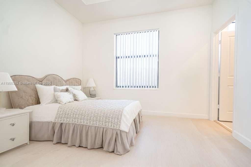 For Rent: $2,500 (3 beds, 3 baths, 1328 Square Feet)