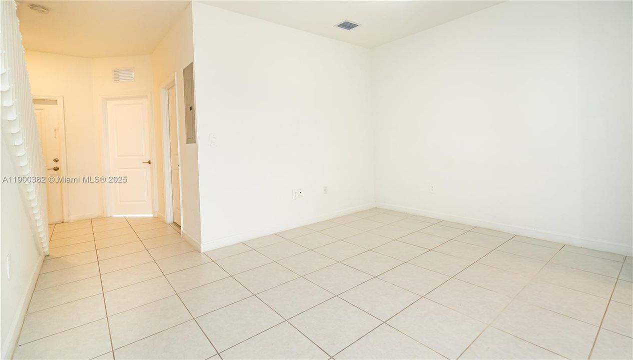 For Rent: $2,500 (3 beds, 3 baths, 1328 Square Feet)