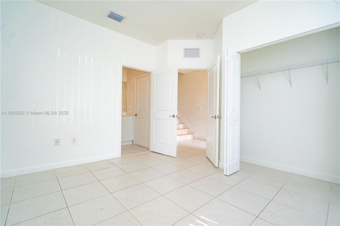 For Rent: $2,500 (3 beds, 3 baths, 1328 Square Feet)