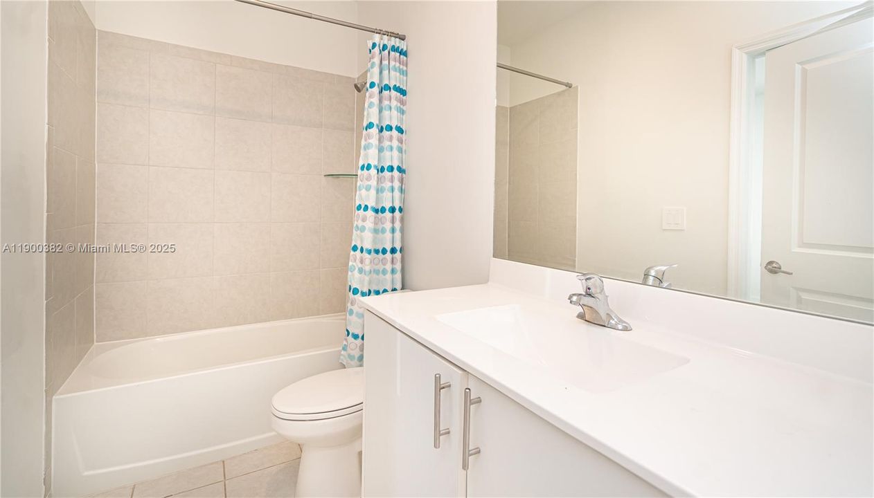 For Rent: $2,500 (3 beds, 3 baths, 1328 Square Feet)