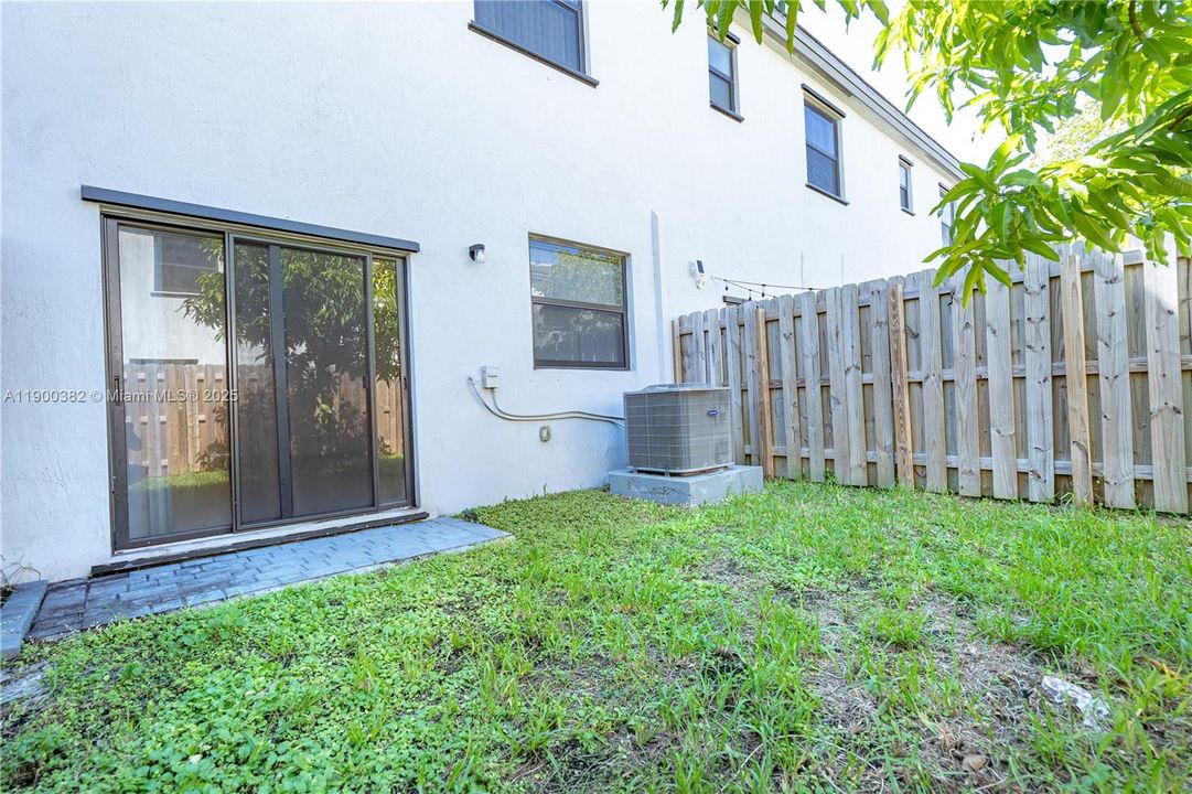 For Rent: $2,500 (3 beds, 3 baths, 1328 Square Feet)