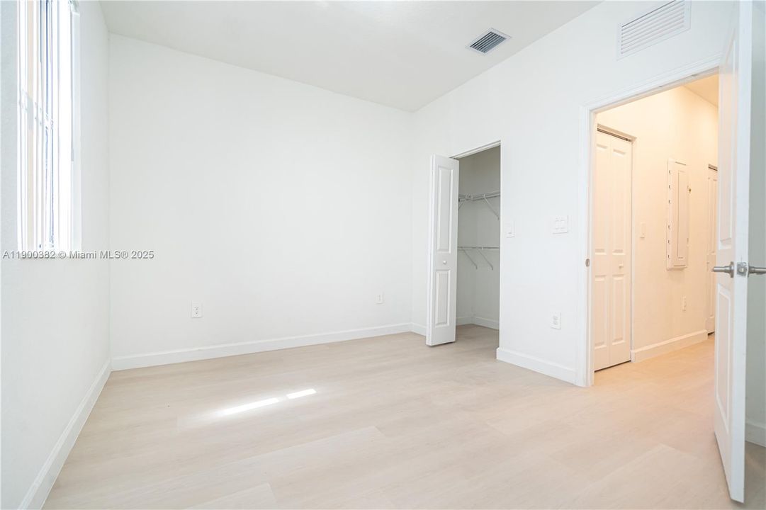 For Rent: $2,500 (3 beds, 3 baths, 1328 Square Feet)