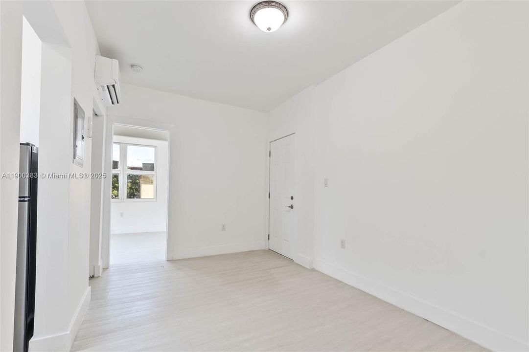 For Rent: $1,900 (2 beds, 1 baths, 13302 Square Feet)