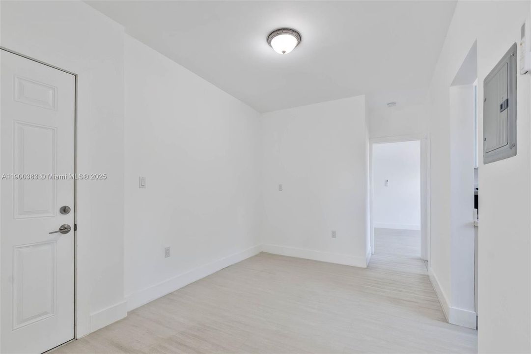 For Rent: $1,900 (2 beds, 1 baths, 13302 Square Feet)