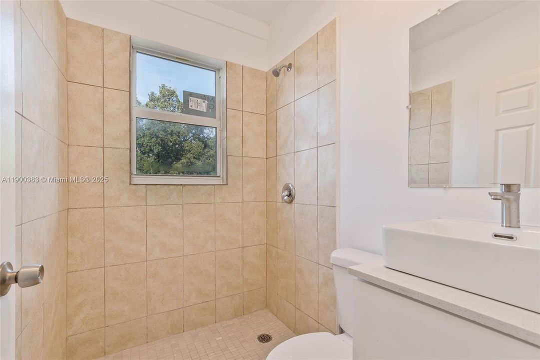 For Rent: $1,900 (2 beds, 1 baths, 13302 Square Feet)