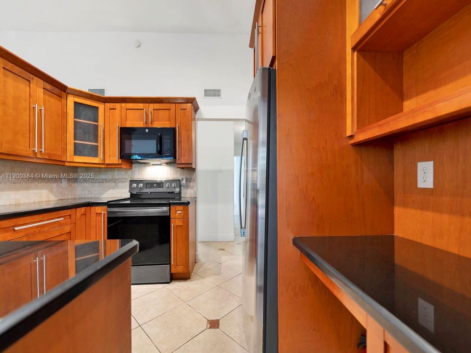 Recently Rented: $3,900 (4 beds, 2 baths, 1524 Square Feet)